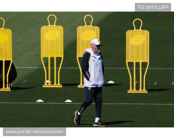 欧冠主题艺术展在伦敦开幕,融合足球与当代艺术 欧冠主题艺术展在伦敦开幕,融合足球与当代艺术